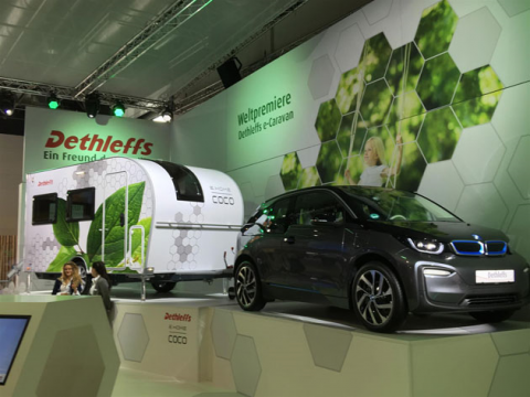 Dethleffs presenta la prima caravan elettrica.